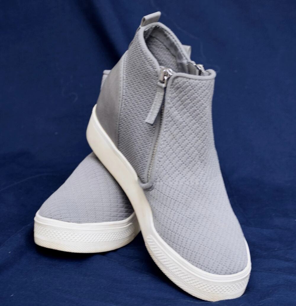 Steve Madden Women's Gray Ankle Boots Size 8M Waltz Hidden Heel Knit Double Zip
